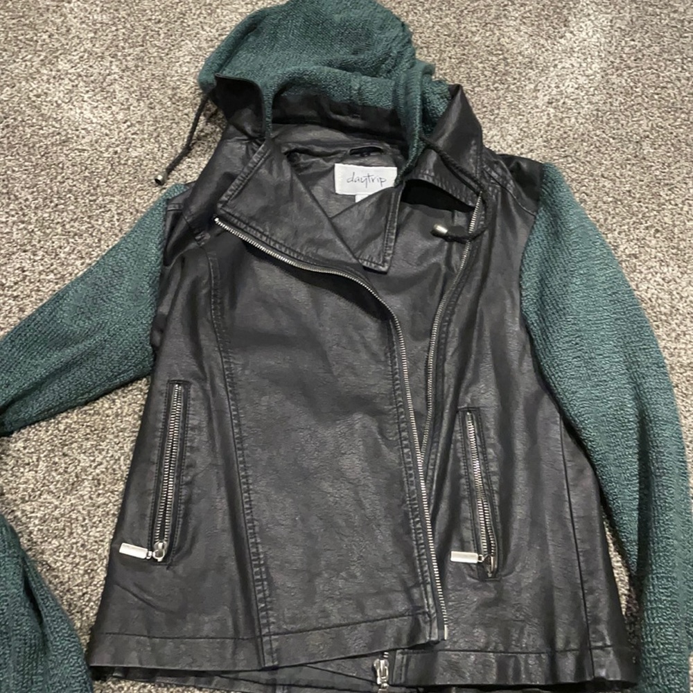 Day trip size small diagonal zip leather jacket